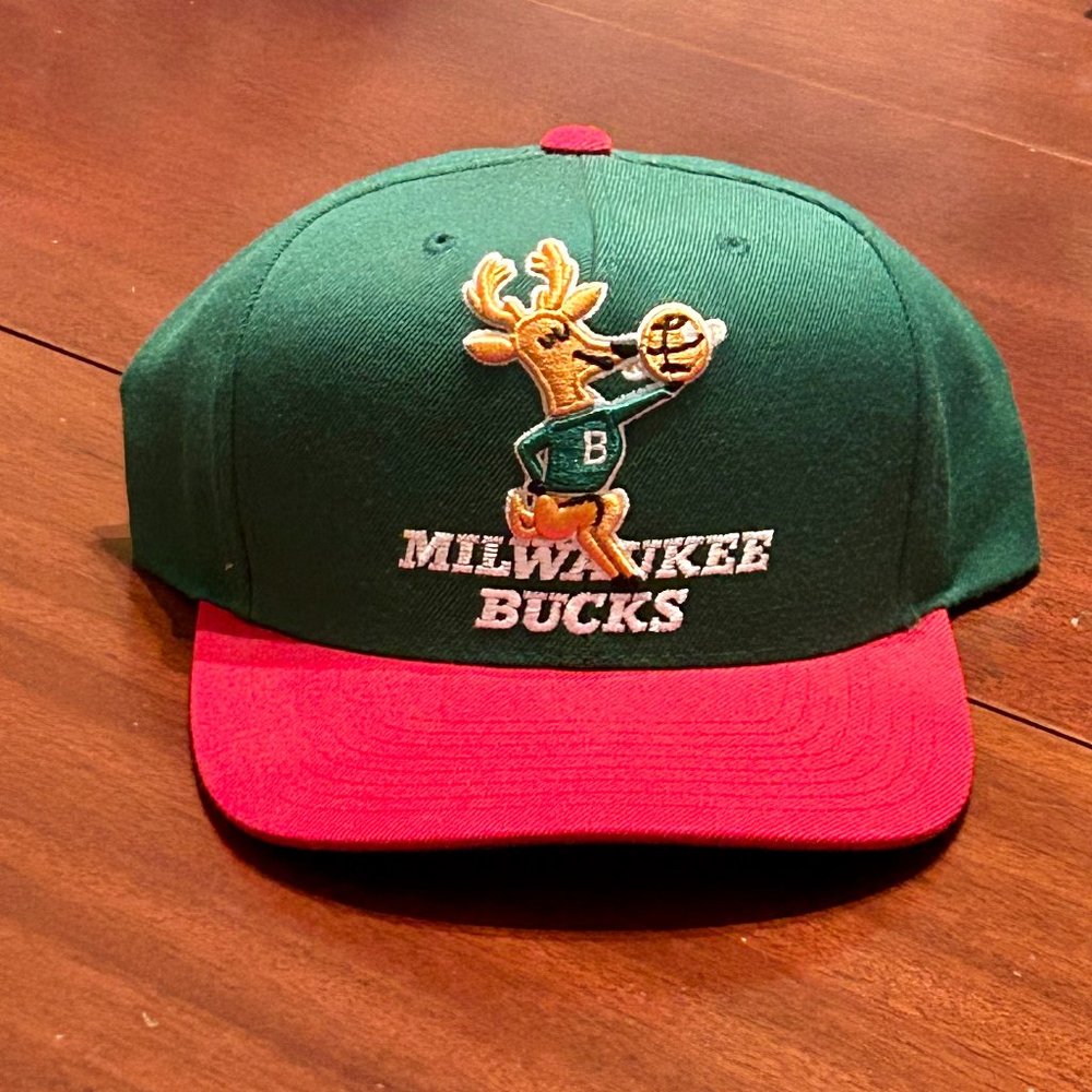 Mitchell & Ness ~ Milwaukee Bucks ~ Throwback Snapback Hat ~ NWT
